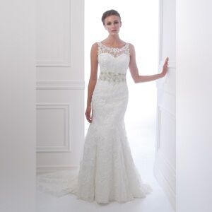 Alfred Sung 2014 timeless classy fitted sweetheart neckline lace wedding dress 8